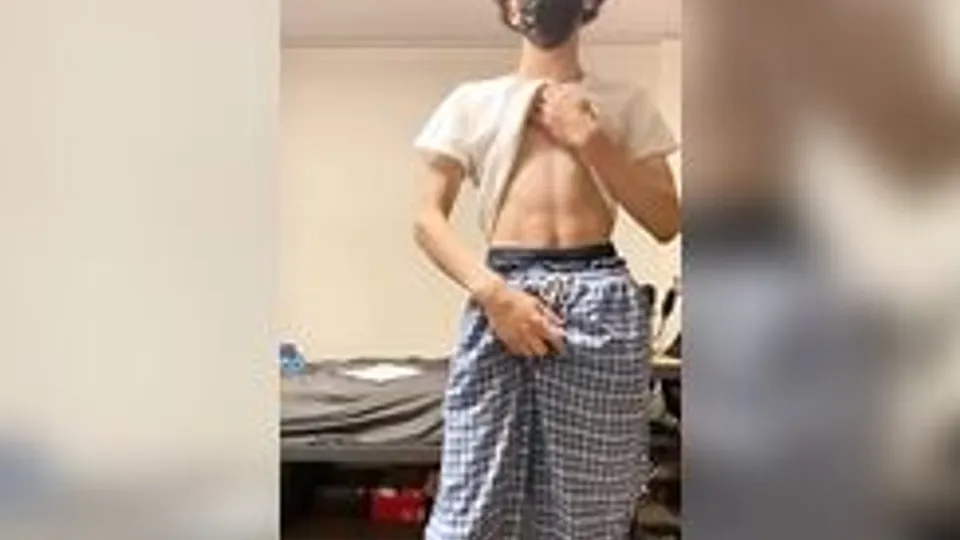 Twink Masturbates in House Webcam