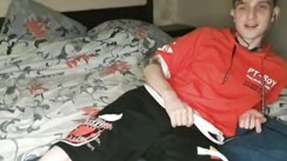 Twink Masturbates in His Room