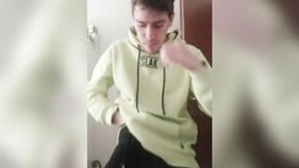 MENINO punhetando no banheiro cam boys porn