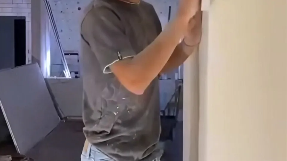 Mexican Worker’s Huge Cock Bulges in Tight Jeans While Fixing Wall