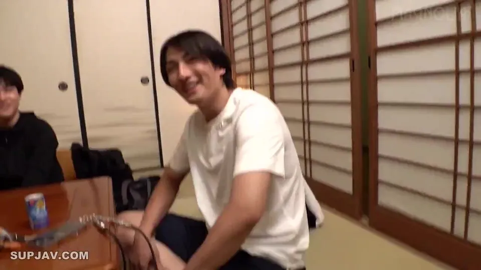 Two Asian guys fuck in a traditional room