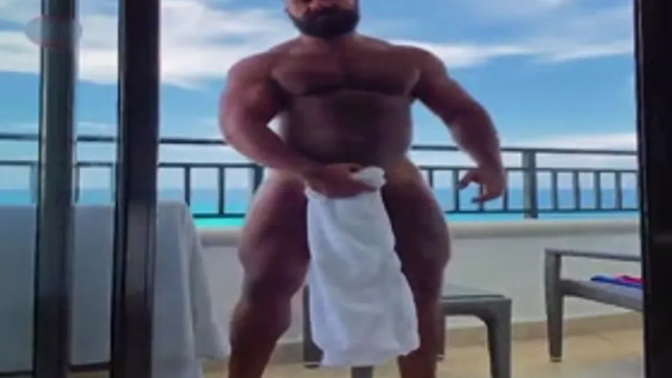 Mike Mazz : Ours musclé en action