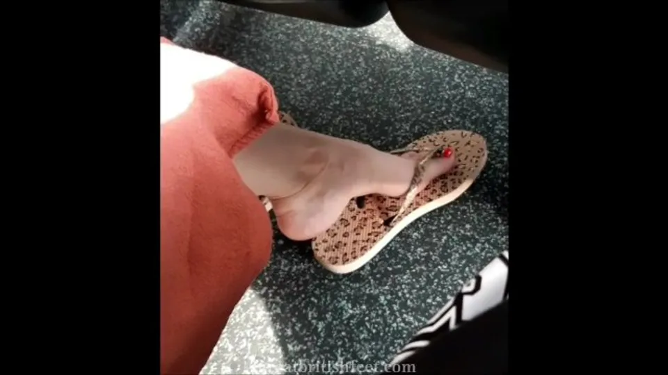 MILF's Leopard Flip Flops Dangle in Public