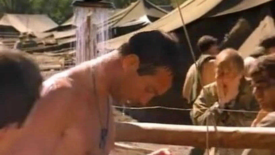Militaires sous la douche - ThisVid.com