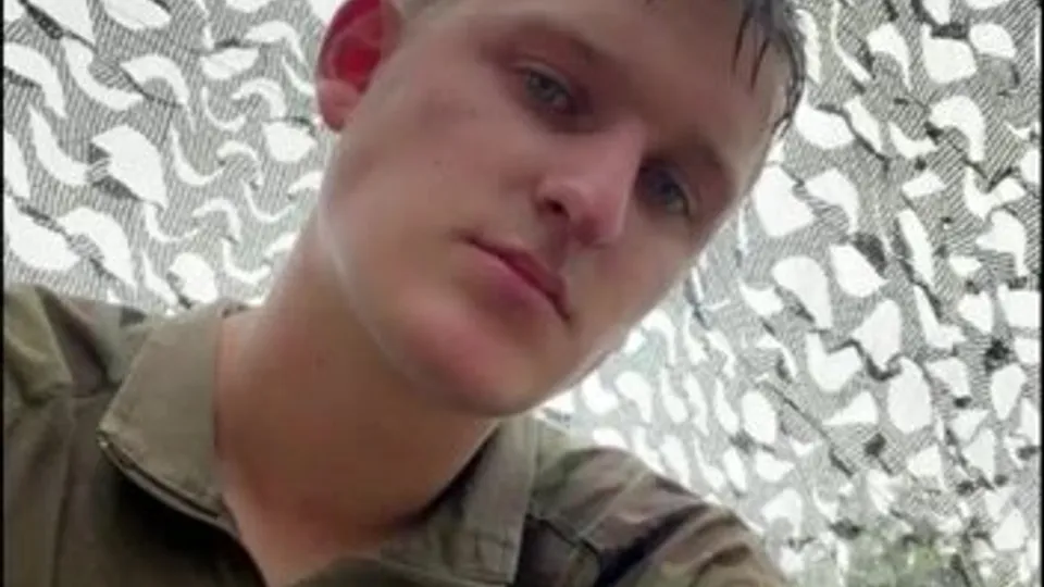 Military boy jerks & cums - ThisVid.com