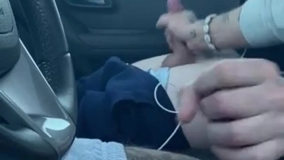 Milking each other in engaged public pile