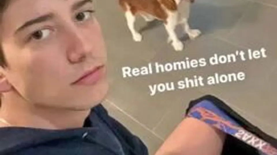 Milo Manheim nous montre sa bite