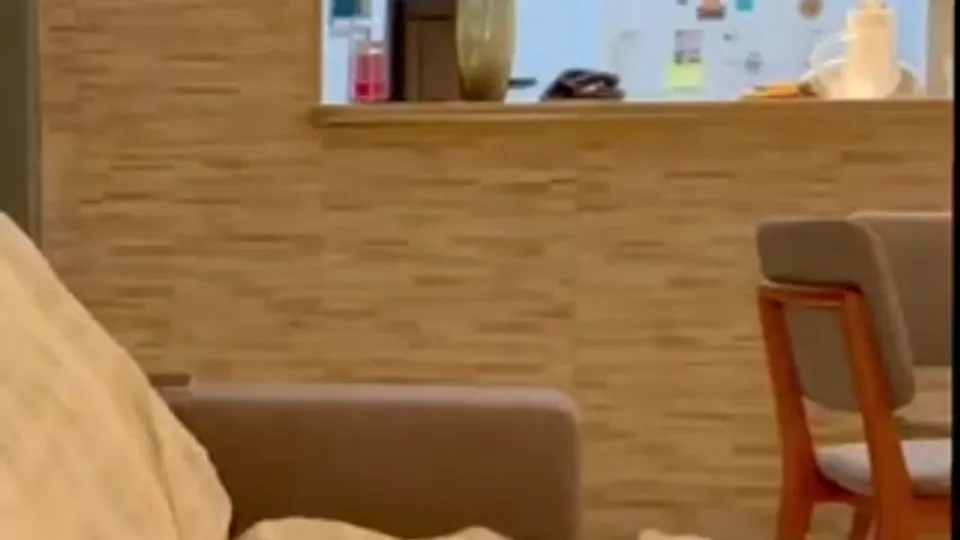 수염난 브라질 아빠, 깊은 목욕 좋아해 & 무방어