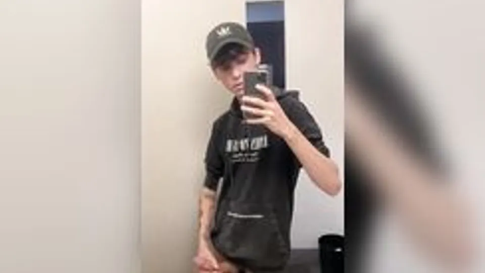 mirrorcam hotboy cums in washroom