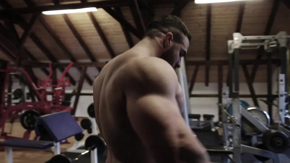 Monster Muscle posing - D Reinhold 2 - ThisVid.com