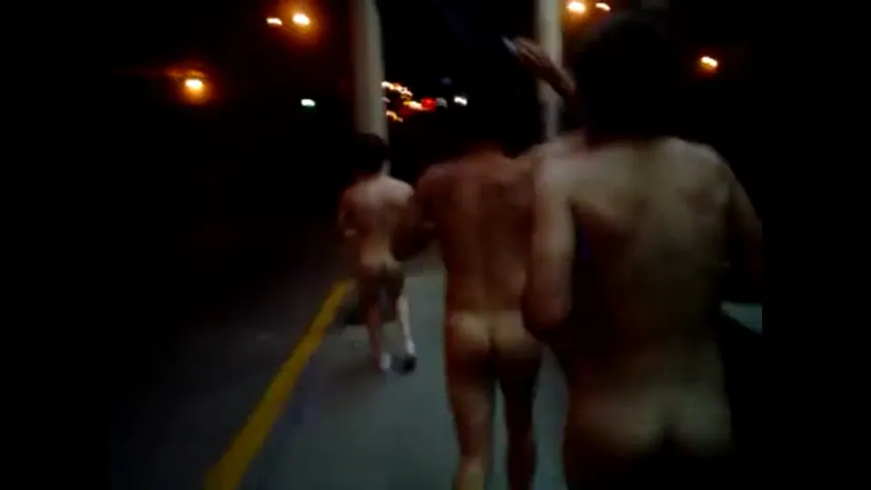 Mooning and go naked outside - ThisVid.com