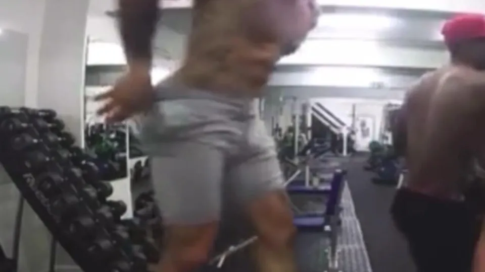Mooning in the gym with the boys - ThisVid.com