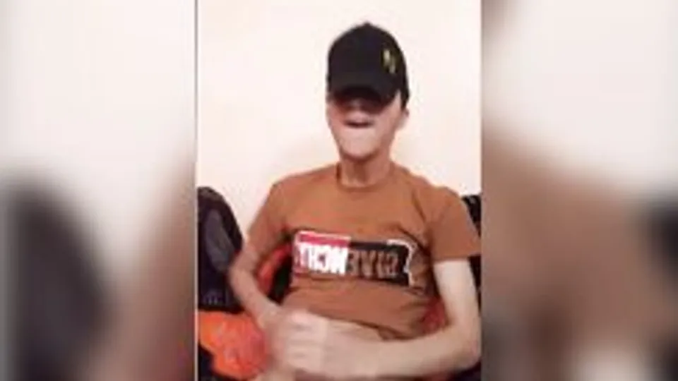 Moroccan guy loves to show with massive cum at the end