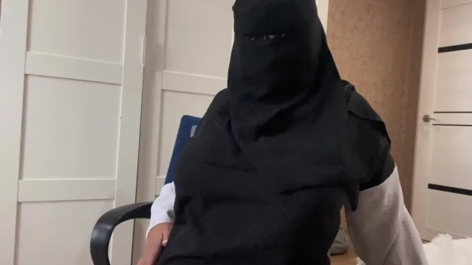 Moroccan stepmom gives JOI زوجة الأب المغربية تعطي جوي