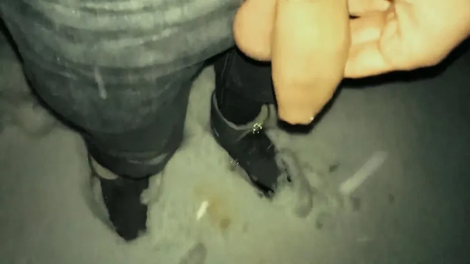 Mountain uncut cock pissing in the snow [Idmir Sugary].mp4