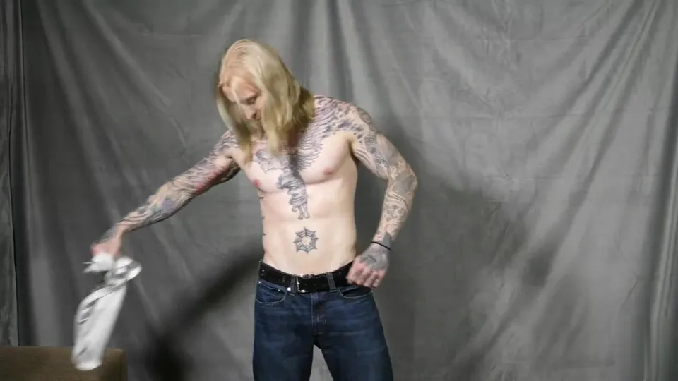 Multi tattooed rocker type - ThisVid.com