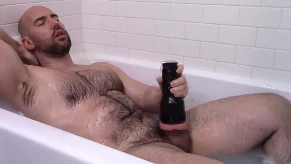 Gay Guy's Multicummer in a Sexy Bathtub → "Gay Guy's Multicummer na Banheira Sensual"