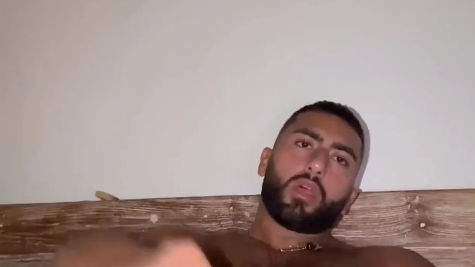 Muscle arabian model jerk off - ThisVid.com