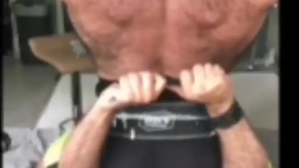 Muscle bear face sitting - ThisVid.com
