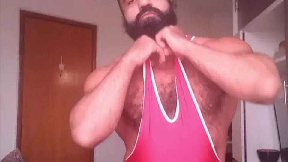 MUSCLE BEAR IN SINGLET & THONG - ThisVid.com