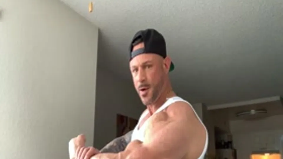 MUSCLE CAM !  PETER RUSSELL