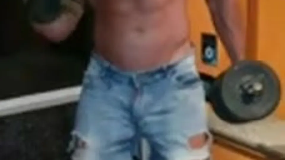 Muscle dad fucks after workout - ThisVid.com