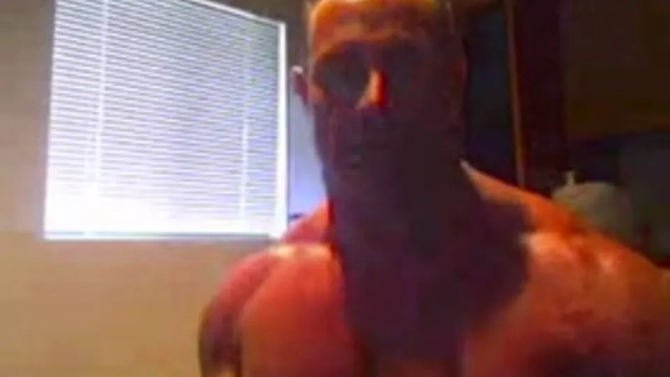 MUSCLE DAD ON CAM