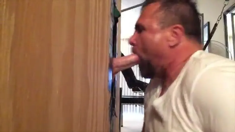 Muscle Daddy Gloryhole - ThisVid.com
