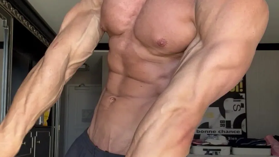 Muscle flex - ThisVid.com