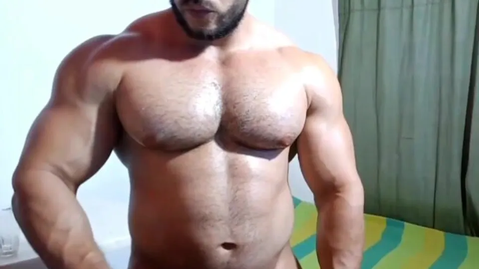 Muscle flex - video 97 - ThisVid.com