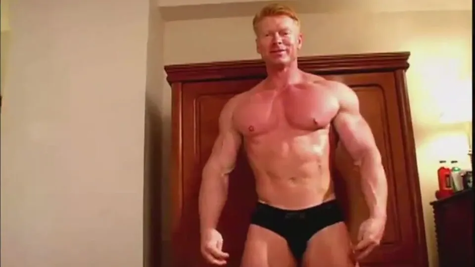 Muscle Ginger doing a Privet show for a fan - ThisVid.com