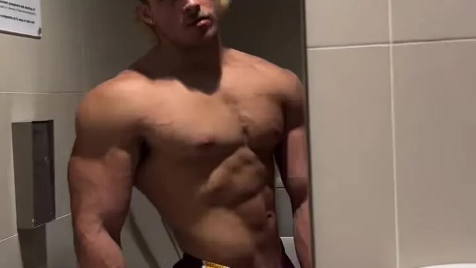 Muscle Gods for Gooners - ThisVid.com