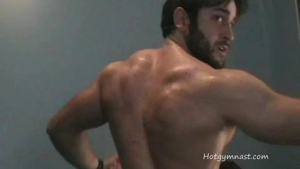 Muscle Guy cam 4 - ThisVid.com