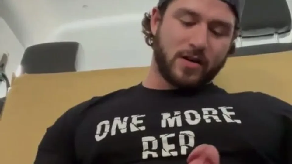 Muscle Hunk Makes A Fat Cum Mess! - ThisVid.com