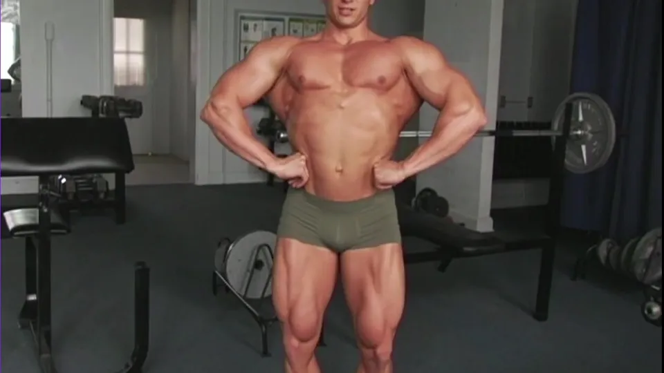 MUSCLE HUNK POSING AT THE GYM AND HOME - ThisVid.com