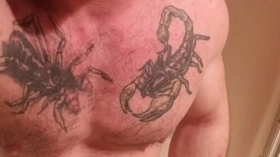 Muscle Hunk Showering 2 - ThisVid.com
