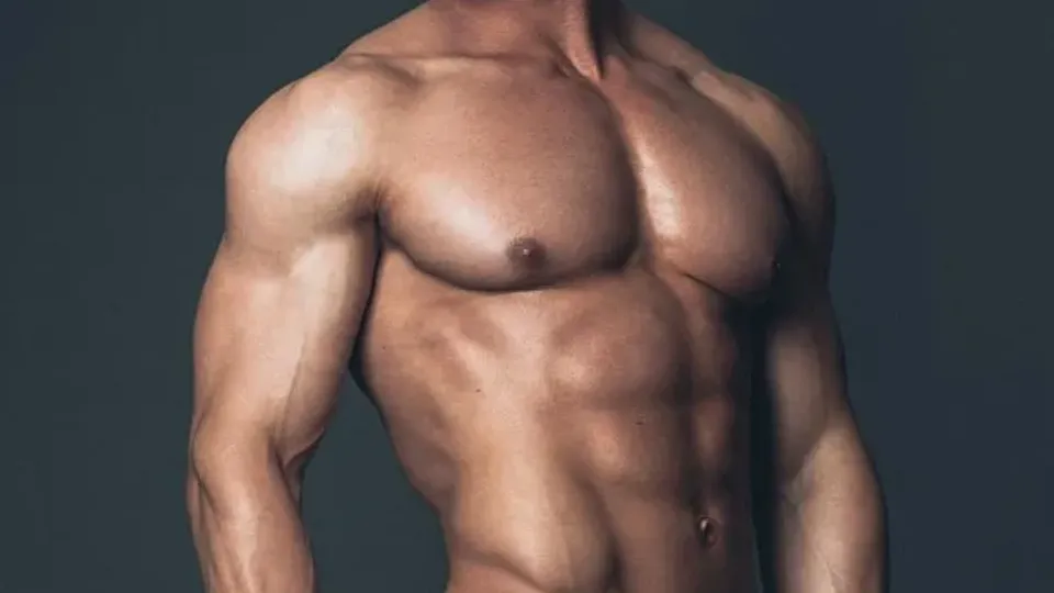 Muscle hunk Tyson D cumshot - ThisVid.com