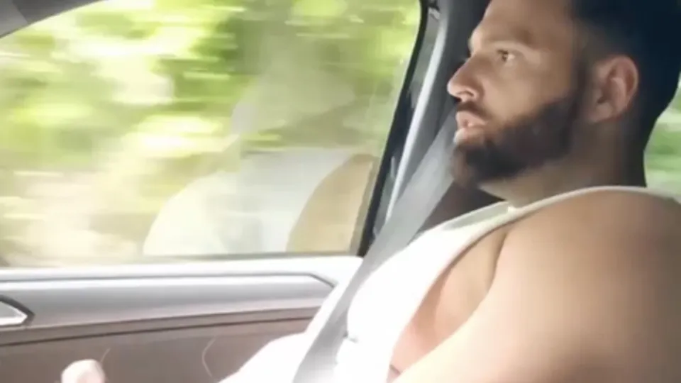 Muscle jock driving his car, jerking it & cumming - ThisVid.com