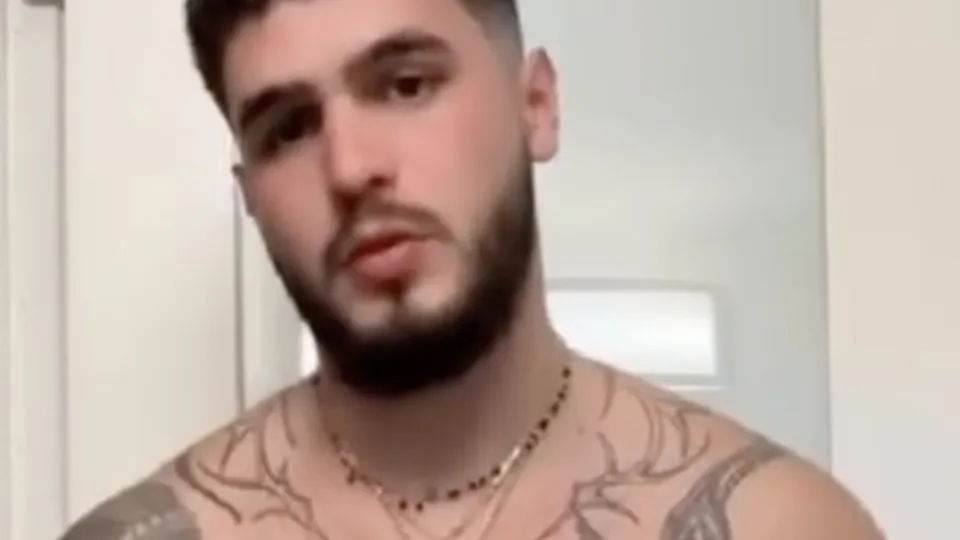 Muscle jock fucking his toy pussy until he cums - ThisVid.com