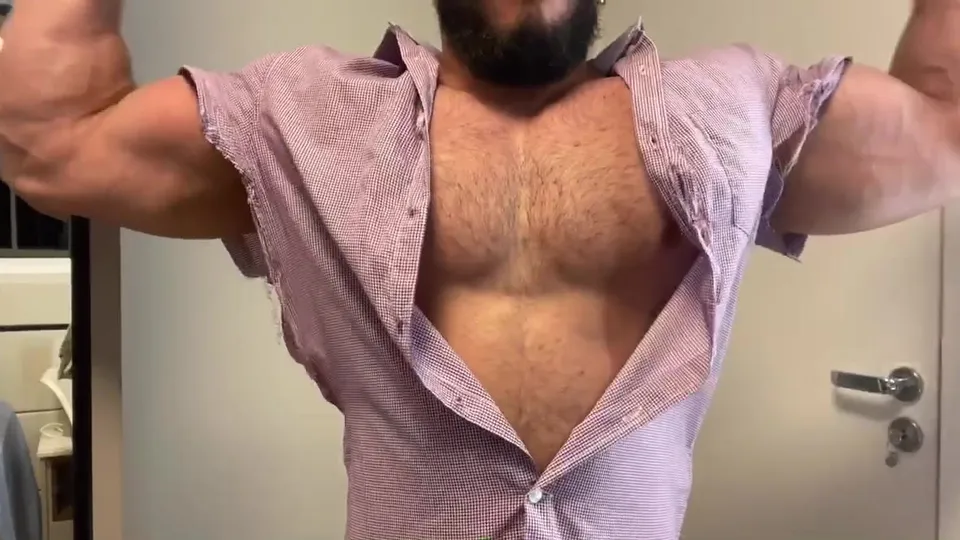 Muscle shirt rip - video 2 - ThisVid.com