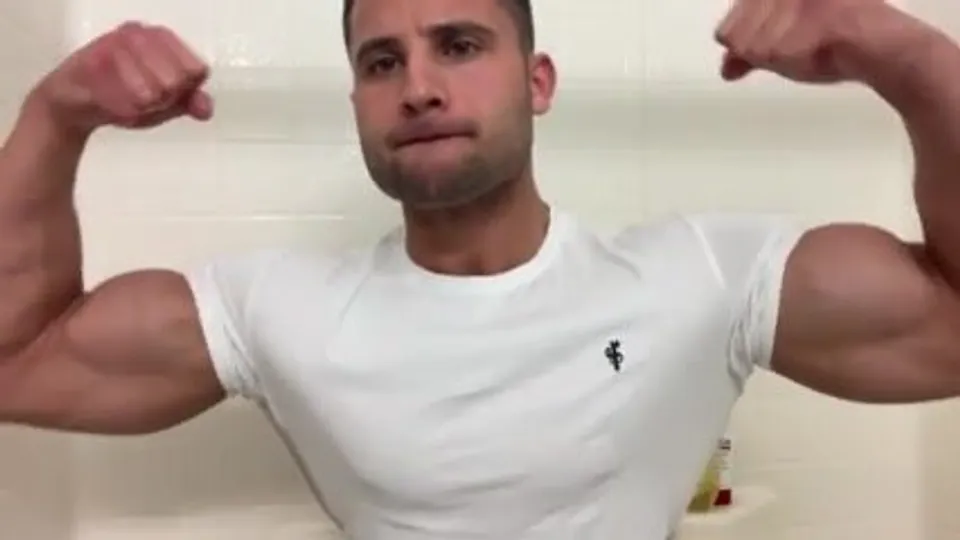 Muscle stud 1 - ThisVid.com 中文