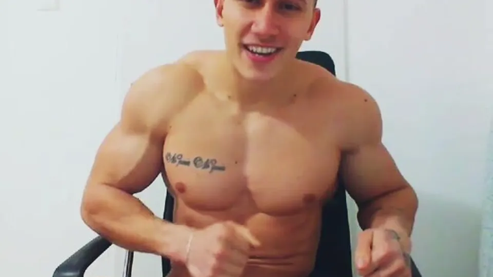 Muscle stud A cam show n cum - ThisVid.com