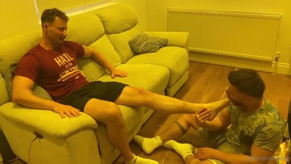 Muscle stud gets feet & cock worshipped - ThisVid.com