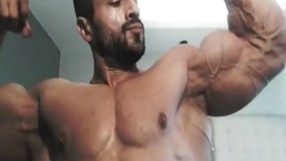MUSCLE WORSHIP !