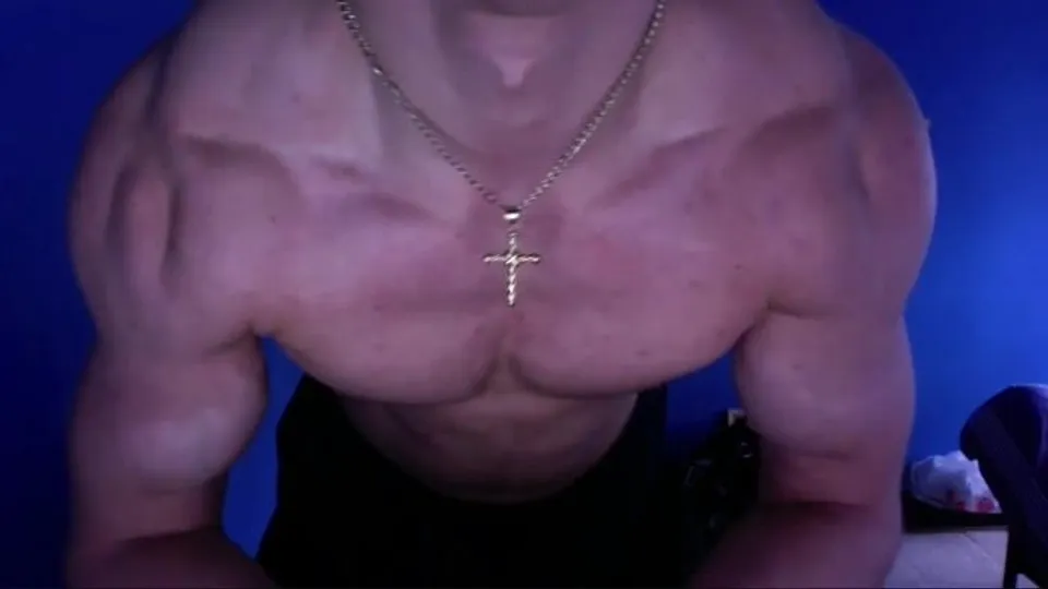 Muscle worship session - ThisVid.com