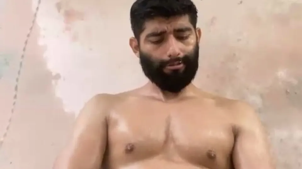 Muscled Desi guy with big dick - ThisVid.com