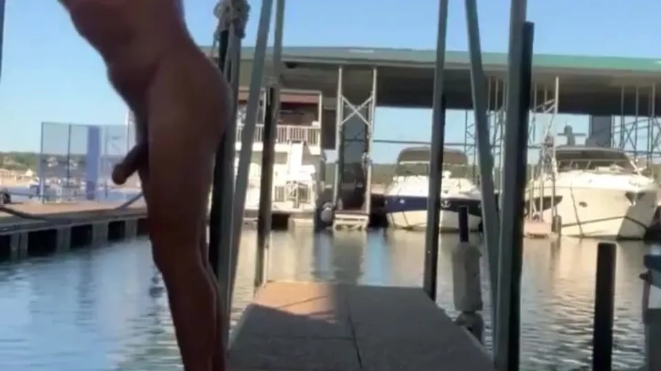 Muscular daddy naked with a boner by the dock - ThisVid.com