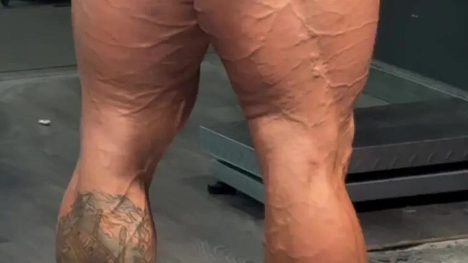 Muscular legs and butt - ThisVid.com