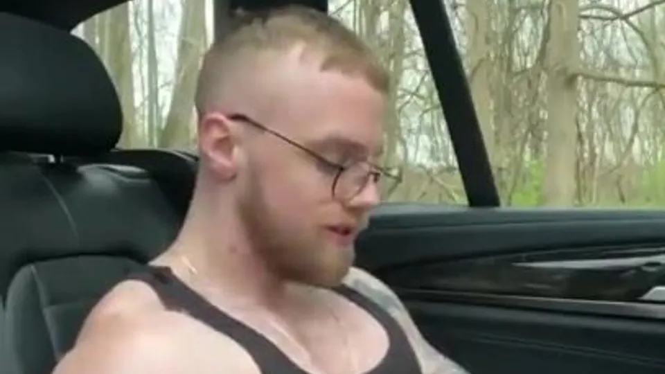 Muscular sexy blonde masturbating - ThisVid.com