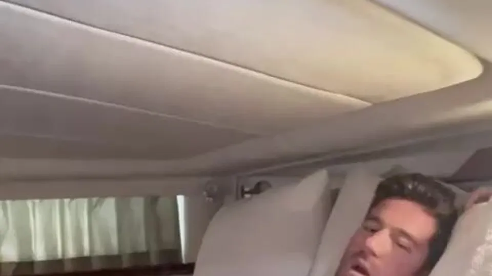 Muscular, shaved hunk cums on his body and licks - ThisVid.com